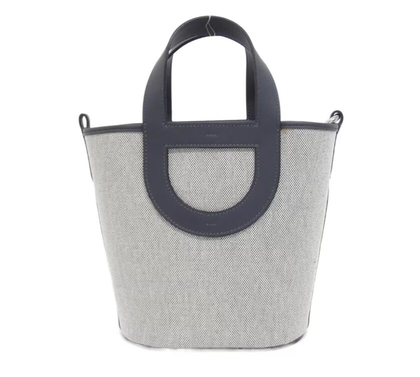 エルメス インザループ 軽やかなキャンバスモデルの定価